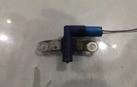 Renault Clio III Crankshaft position sensor