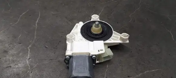 Mercedes-Benz E W212 Front door window regulator motor 0130822504