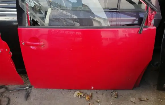Volkswagen New Beetle Front door