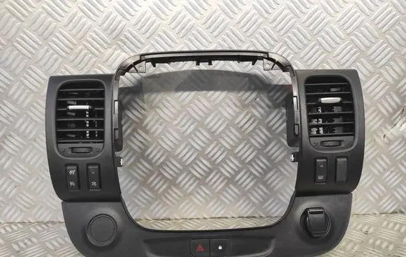 Opel Vivaro Radio/GPS head unit trim 682607479R 93452450 93452451