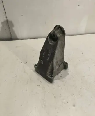 Mercedes-Benz E W212 Engine mounting bracket A2712232304