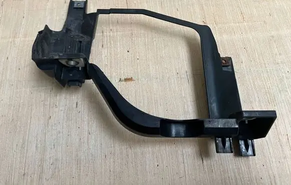 BMW 5 E60 E61 Headlight/headlamp mounting bracket 15873700