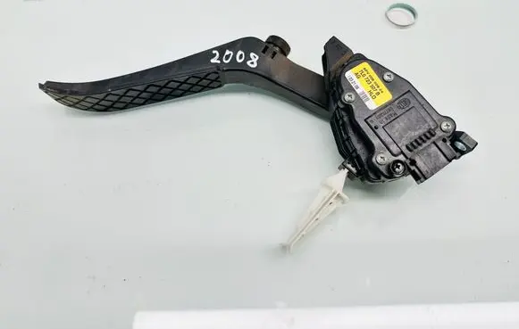 Audi Q7 4L Accelerator throttle pedal 7L0723507B