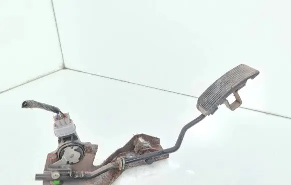 Nissan X-Trail T30 Accelerator throttle pedal 18919AM810 5B04