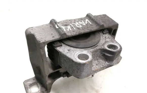 Ford Focus C-MAX Engine mount bracket