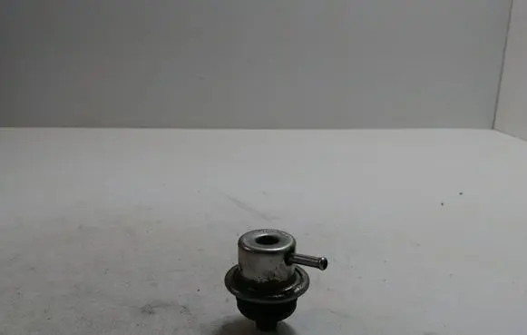 Audi A4 S4 B6 8E 8H Fuel pressure regulator 0280160575 078133534C