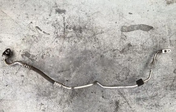 Chrysler Grand Voyager IV Intercooler pipe mounting bracket 
