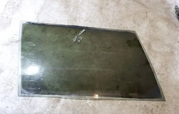 Jeep Cherokee Rear side window