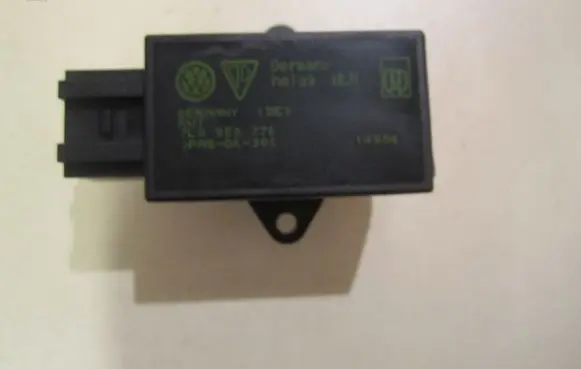Volkswagen Touran I Seat heating relay 7L0959772