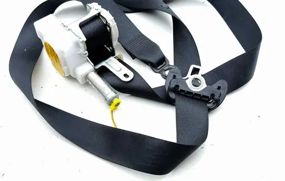 Toyota Prius (XW50) Front seatbelt K057601