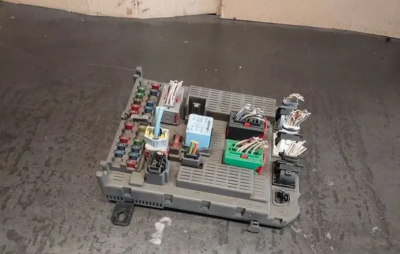 Citroen C5 Fuse module 9646226880