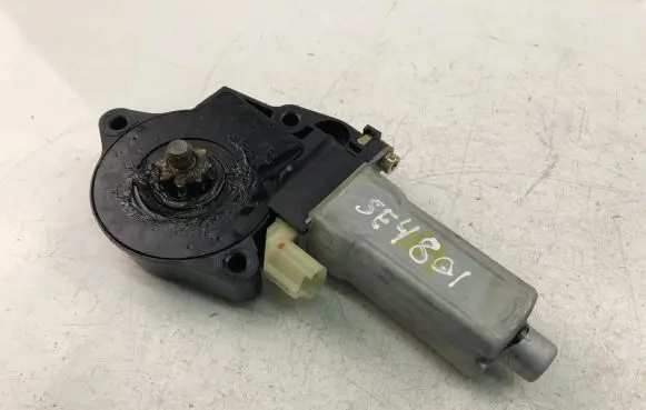 Hyundai Trajet Front door window regulator motor 824503A001