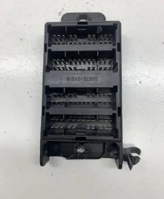KIA Sorento Fuse module 913103E810