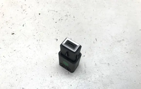 Citroen C5 X USB socket connector 98380610VV 98313506VV