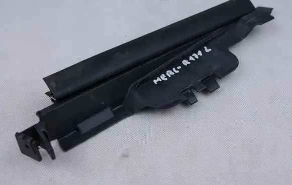 Mercedes-Benz SLK R171 Rear door rubber seal (on body) A1716390143