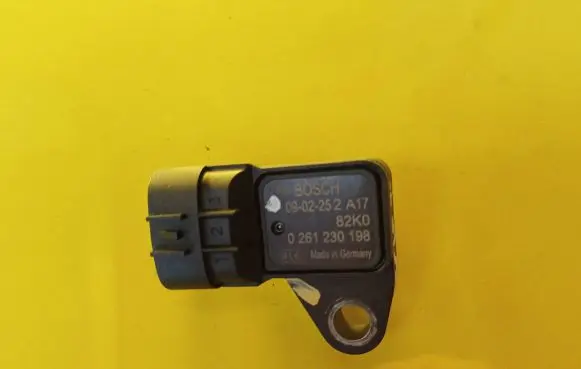Suzuki Swift I Air pressure sensor 0261230198