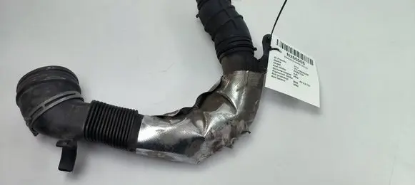 Volkswagen Phaeton Turbo air intake inlet pipe/hose 3D0129615