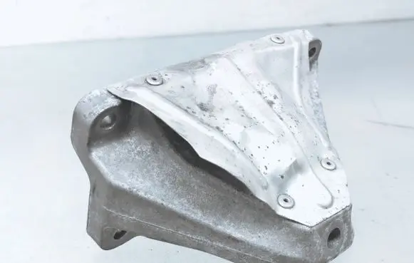 BMW 5 GT F07 Engine mounting bracket 6777626 22116777626