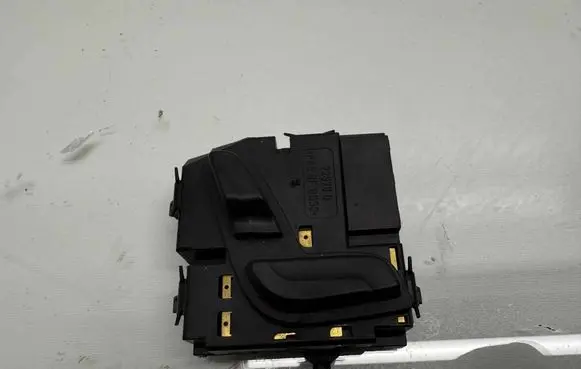 Mercedes-Benz E W212 Seat control switch A2048701958