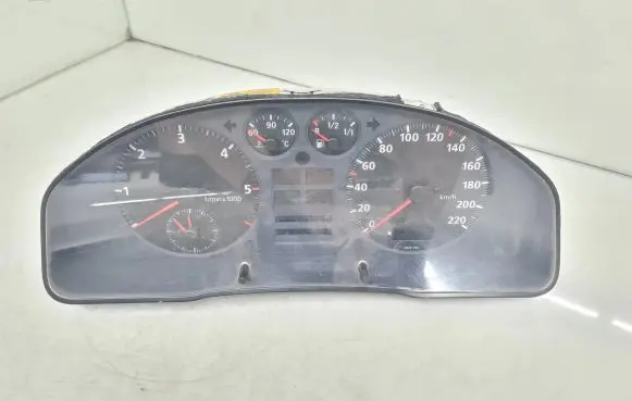 Audi A4 S4 B5 8D Speedometer (instrument cluster) 8D0919034 8D0190
