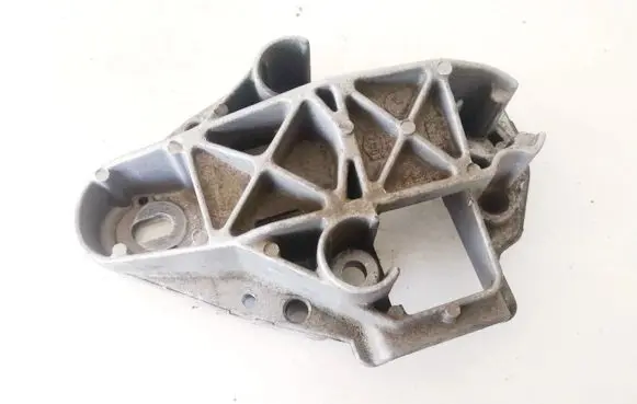 Renault Scenic I Engine mounting bracket 7700800475