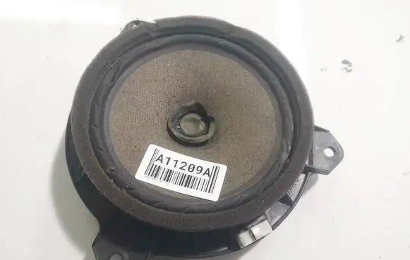 Toyota Yaris Front door speaker 