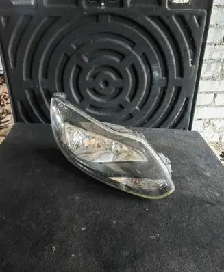 Ford Focus Headlight/headlamp