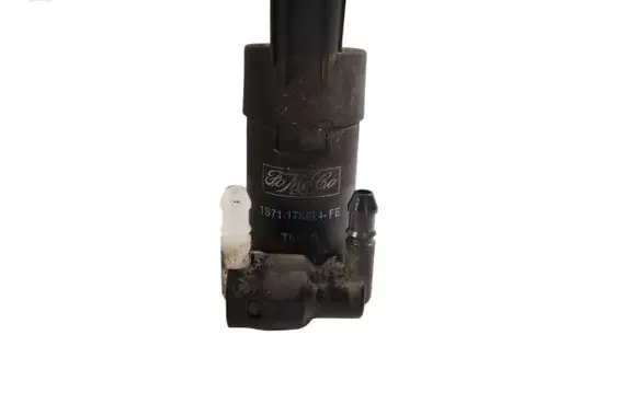 Volvo V50 Windscreen/windshield washer pump 1S7117K624FE T655C 31349228