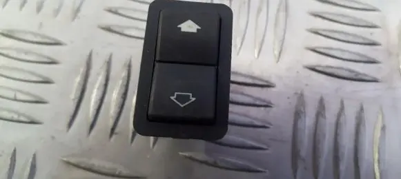 BMW 5 E39 Electric window control switch 8368932