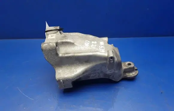 Mercedes-Benz Vito Viano W639 Engine mounting bracket A6512234404