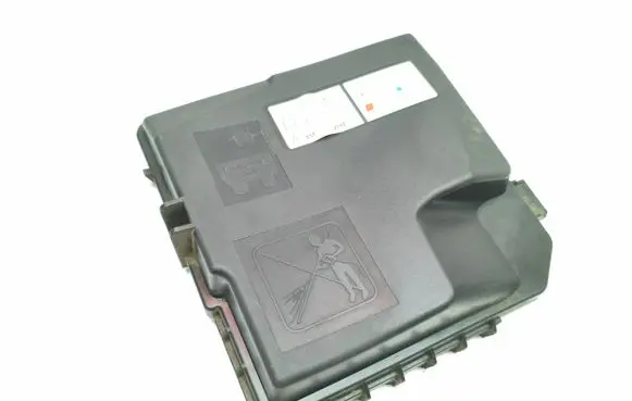Opel Astra L Fuse box cover 9843058980