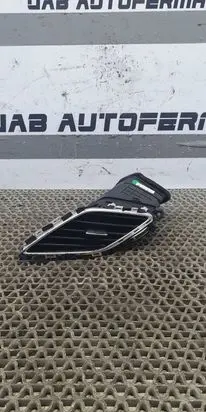 Hyundai i40 Dash center air vent grill 974203Z000