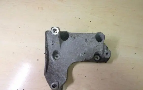 BMW 1 E81 E87 Engine mounting bracket 7505980 VD2203