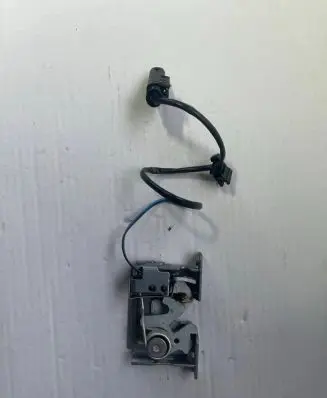 BMW X6 F16 Engine bonnet/hood lock/catch 7308068