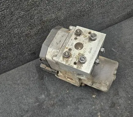Audi A4 S4 B5 8D ABS Pump 8E0614111H