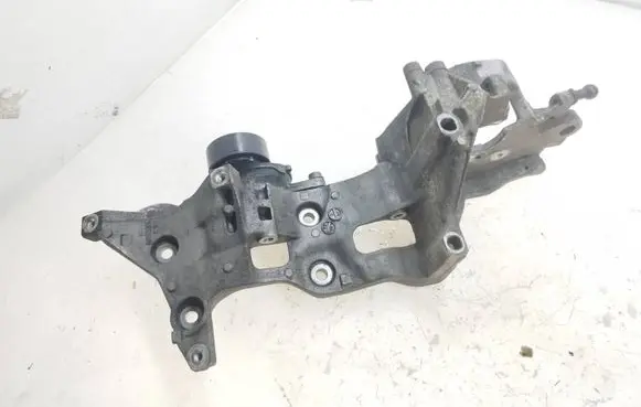 Seat Leon (5F) Generator/alternator bracket 04L903143D 04L903143E