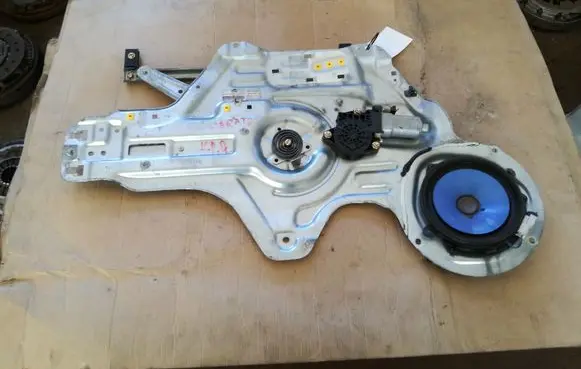 KIA Cerato Front door window regulator with motor 824702F020