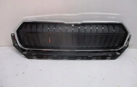 Skoda Rapid (120G, 130G, 135G) Front bumper upper radiator grill 5LA853653