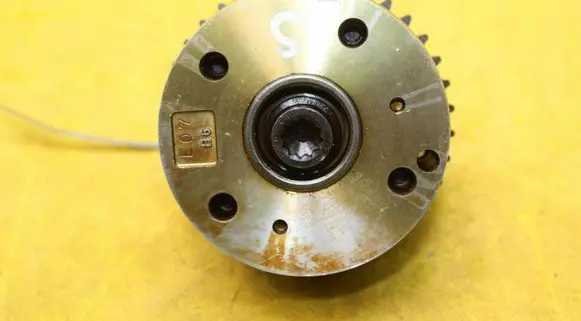 Volkswagen Touran I Other engine part 03C109088B