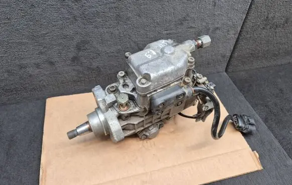 Audi A4 S4 B5 8D Fuel injection high pressure pump 028130115M 02999158 0460404071