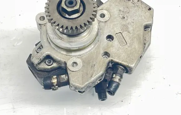 Mercedes-Benz ML W164 Fuel injection high pressure pump A6420700501