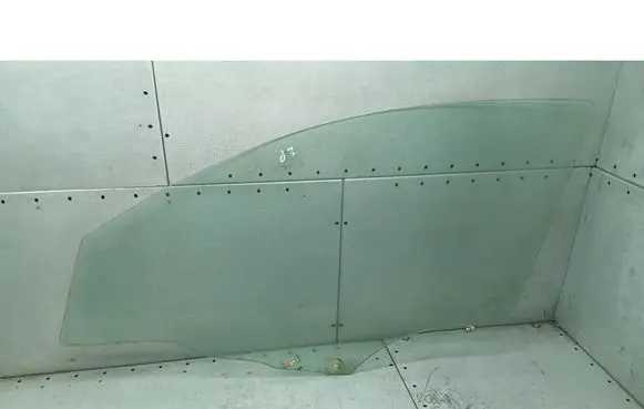 Mazda 3 I Front door window glass four-door 