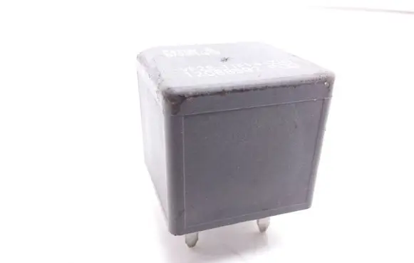 Opel Sintra Hazard warning light relay VF2811F14Z01 12088592