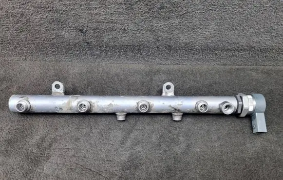 Audi Q7 4L Fuel main line pipe 057130090L 0281002854