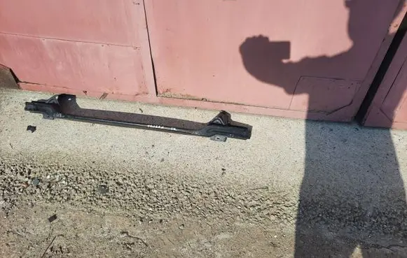 Volkswagen Touran I Bottom radiator support slam panel 1T0807093