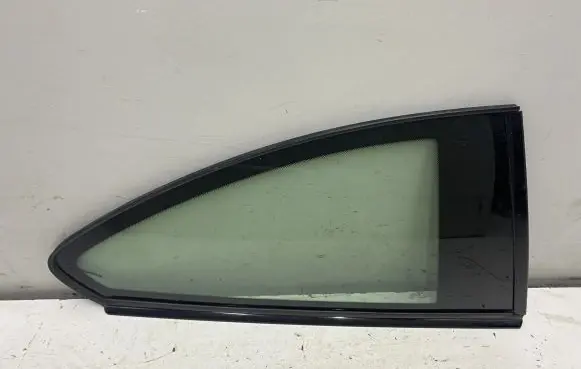 BMW 1 E82 E88 Rear vent window glass 2996839