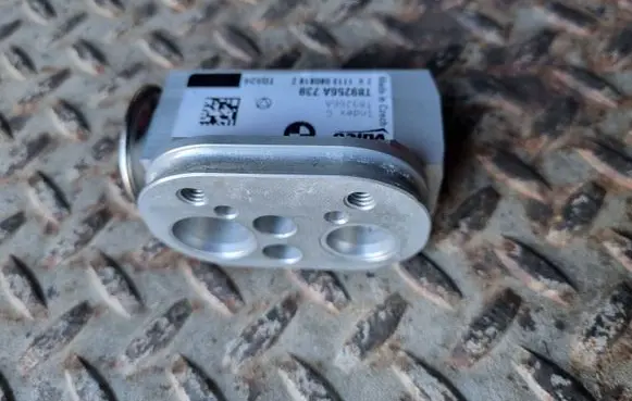 BMW 2 F22 F23 Air conditioning (A/C) expansion valve 9289832 670825C
