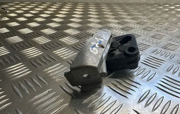 BMW 3 G20 G21 Muffler mount bracket/holder 8576996
