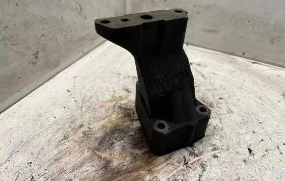 Mercedes-Benz CLS C219 Engine mounting bracket A6420960345
