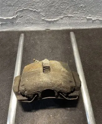 Volkswagen PASSAT B6 Front brake caliper